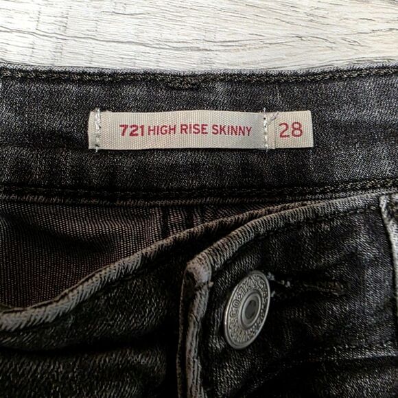 Levi's 721 High Rise Skinny Vintage Wash Black Jeans Size 28 - Picture 3 of 10